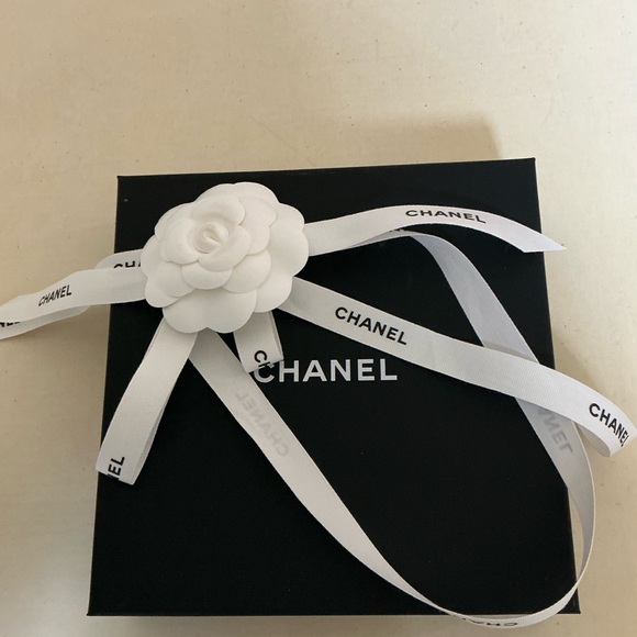 STUNNING 100% AUTHENTIC CHANEL LIMITED EDITION HOLIDAY HARLEQUIN BAG CHARM - Picture 16 of 16